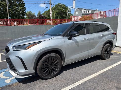 Used 2021 Toyota Highlander XSE AWD/4WD image 6