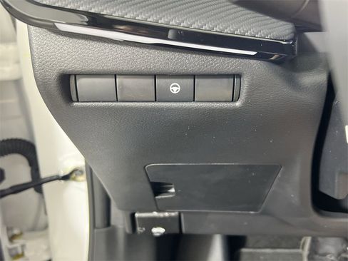 New 2025 Nissan Kicks SR image 19