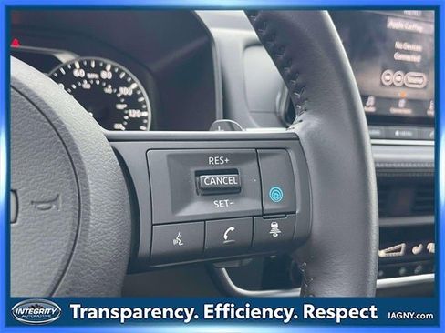 Used 2024 Nissan Rogue SV w/ SV Premium Package image 23