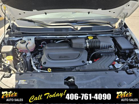 Used 2022 Chrysler Voyager LX image 23