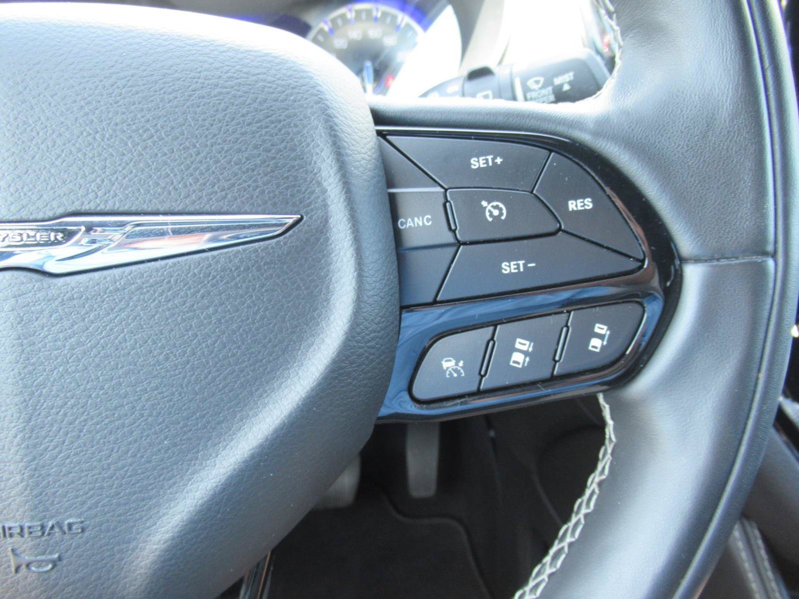 Used 2022 Chrysler Pacifica Limited w/ S Appearance Package FWD image 27