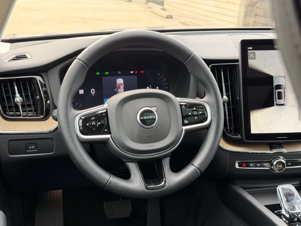 Certified 2026 Volvo XC60 B5 Plus AWD/4WD image 18