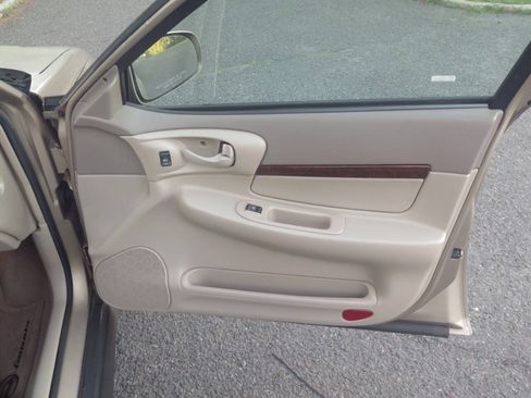 Used 2005 Chevrolet Impala w/ Preferred Equipment Group FWD image 25
