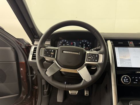 New 2026 Land Rover Discovery Limited Edition image 17