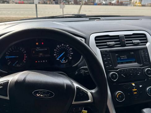 Used 2015 Ford Fusion SE FWD image 20