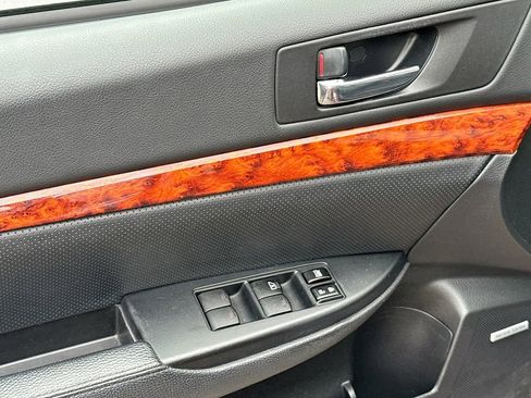 Used 2012 Subaru Outback 2.5i Limited w/ Moonroof Pkg AWD/4WD image 15