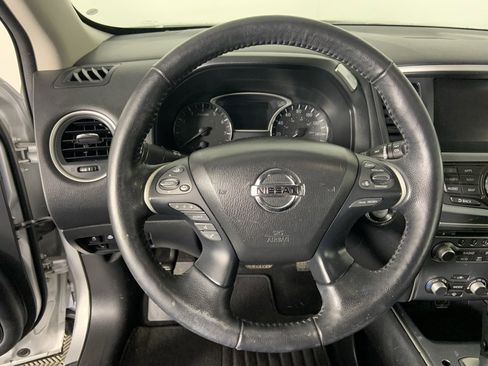 Used 2019 Nissan Pathfinder SL image 10
