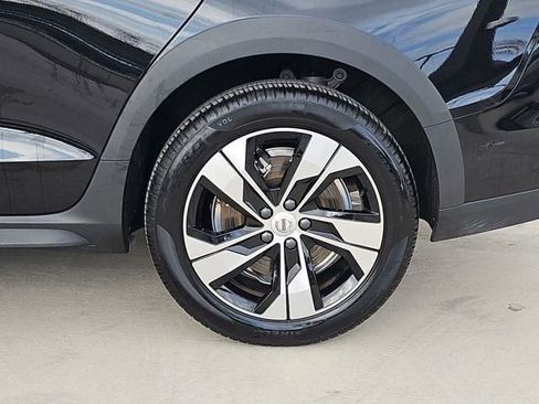 Used 2025 Volvo V60 B5 Cross Country Plus image 41