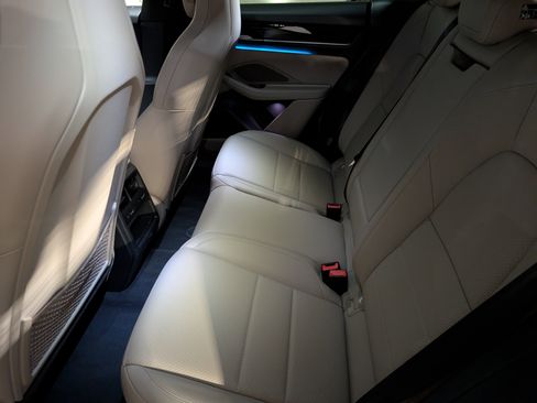 Certified 2025 Porsche Macan Electric image 21