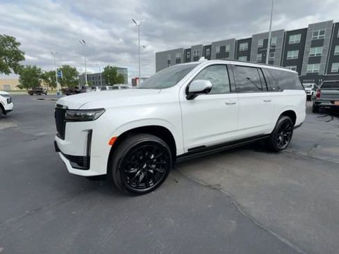 Used 2024 Cadillac Escalade ESV Sport Platinum w/ LPO, ONYX Package AWD/4WD image 4