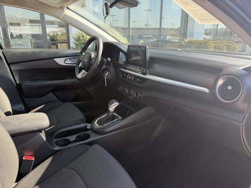 Used 2022 Kia Forte LXS image 19