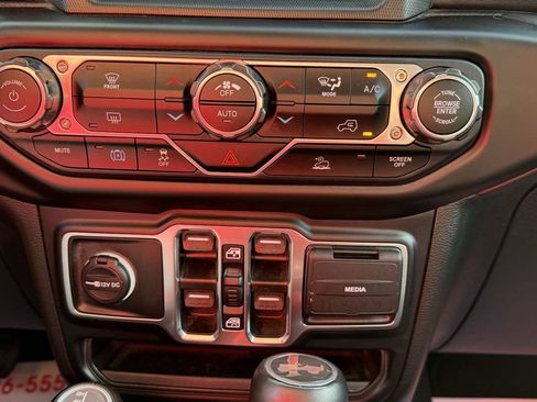 Used 2022 Jeep Wrangler Unlimited Sahara 4xe image 43