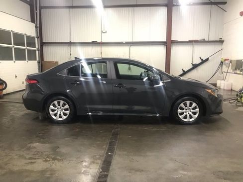 Used 2025 Toyota Corolla LE w/ Convenience Package image 4