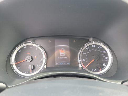 Used 2022 Toyota Highlander LE FWD image 30