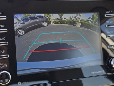 Used 2023 Toyota Camry SE image 4