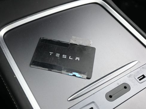 Used 2021 Tesla Model Y Long Range AWD/4WD image 18