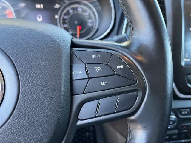 Used 2019 Jeep Cherokee Trailhawk w/ Comfort/Convenience Group AWD/4WD image 23