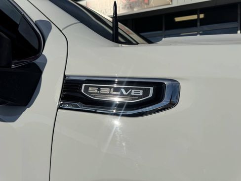 Used 2022 GMC Sierra 1500 SLT w/ SLT Premium Package RWD image 9