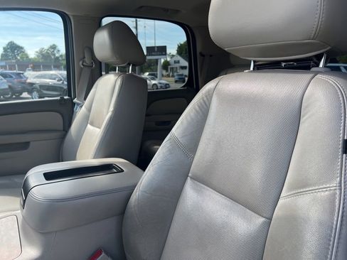 Used 2011 Chevrolet Tahoe LTZ AWD/4WD image 9