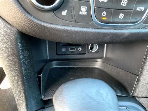 Used 2022 Chevrolet Equinox LT AWD/4WD image 26