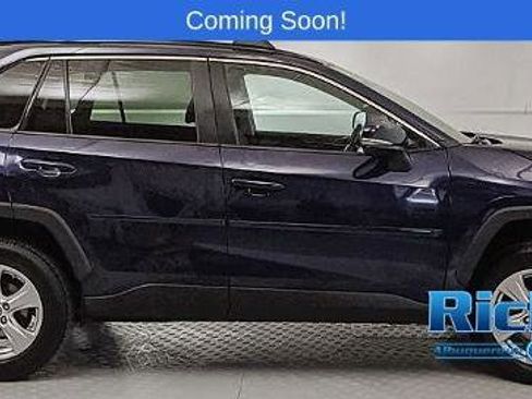 Used 2019 Toyota RAV4 XLE w/ Convenience Package image 2