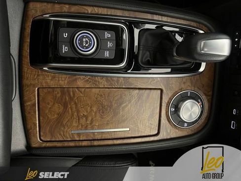 Used 2024 Nissan Armada SL w/ Captain's Chairs Package AWD/4WD image 18