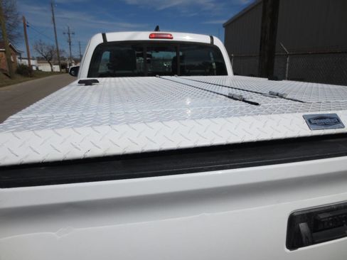 Used 2017 Toyota Tacoma SR w/ SR Convenience Package image 6