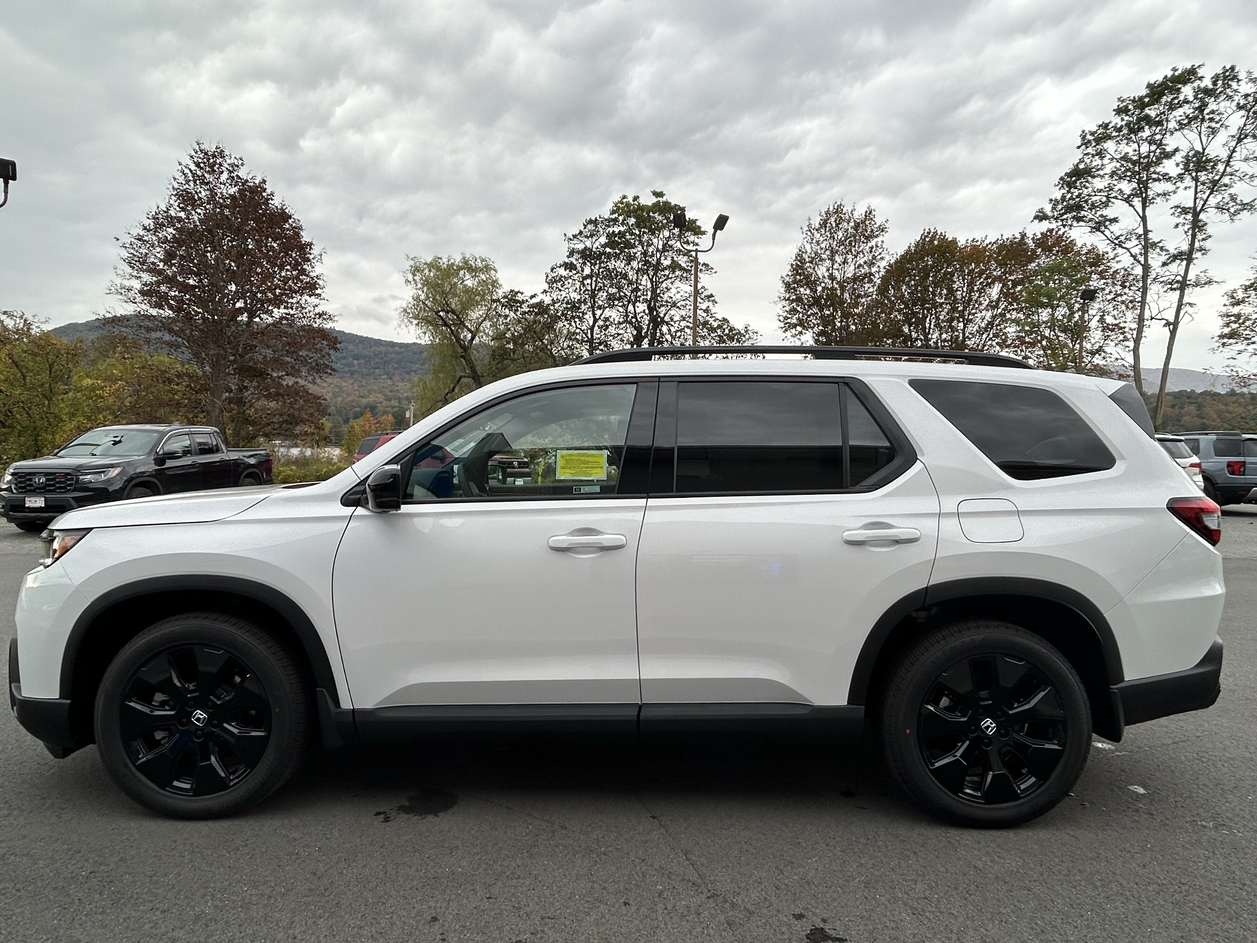 New 2026 Honda Pilot Black Edition image 2