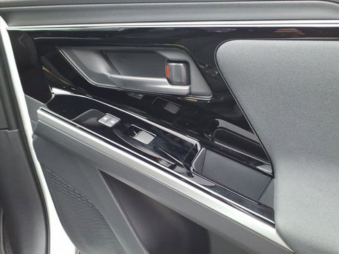 Certified 2025 Subaru Solterra Premium image 8