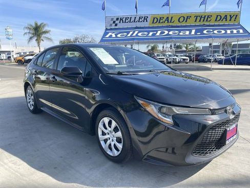 Used 2020 Toyota Corolla LE image 2