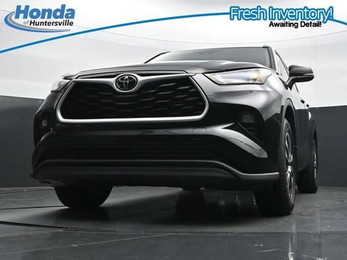 Used 2024 Toyota Highlander XLE AWD/4WD image 29