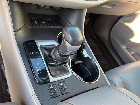 Used 2017 Toyota Highlander XLE FWD image 28