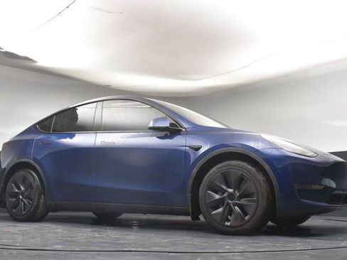 Used 2021 Tesla Model Y Long Range image 22