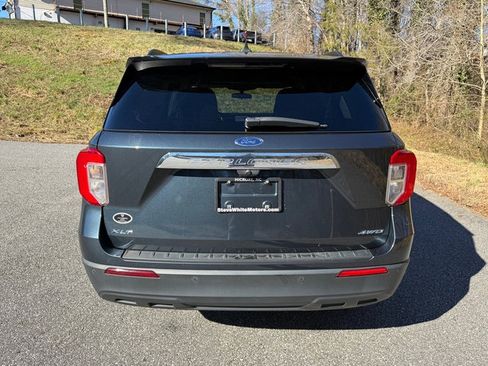 Used 2023 Ford Explorer XLT image 7
