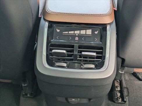 Used 2024 Volvo XC90 B5 Plus w/ Protection Package Premier AWD/4WD image 18