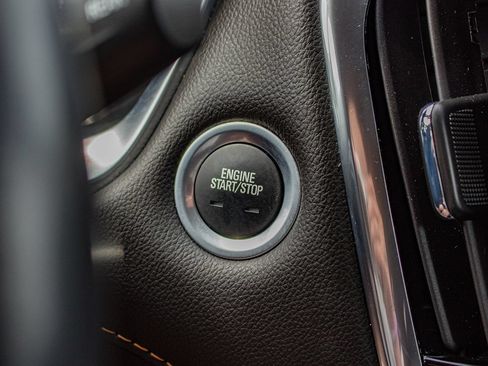 Used 2020 Chevrolet Traverse LT FWD image 26