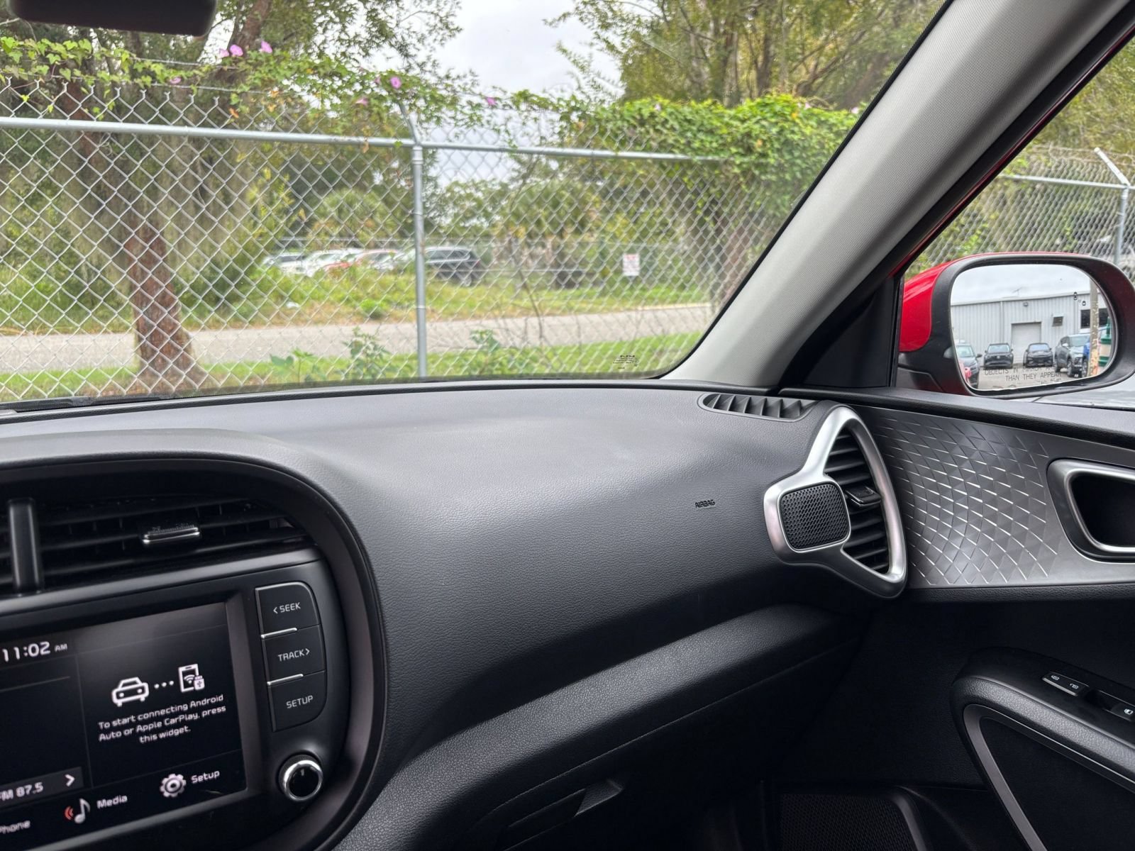 Used 2025 Kia Soul LX w/ LX Technology Package FWD image 32