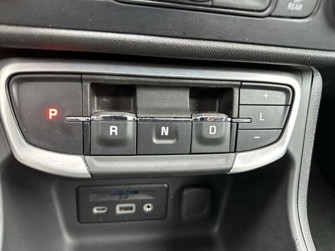 Certified 2024 GMC Terrain SLT image 21