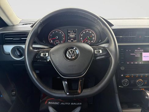 Used 2022 Volkswagen Passat 2.0T SE FWD image 29