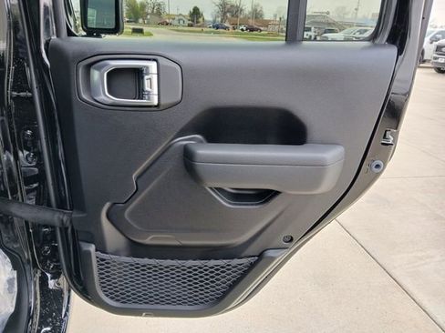 New 2026 Jeep Gladiator Sport AWD/4WD image 17