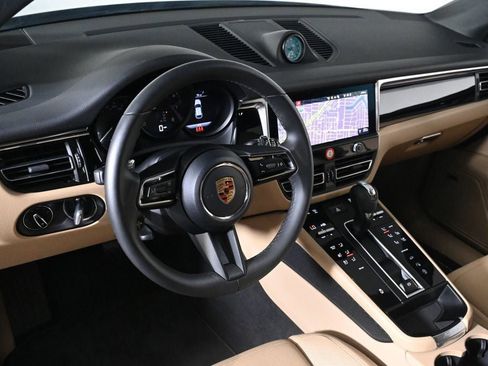 Certified 2026 Porsche Macan AWD/4WD image 4