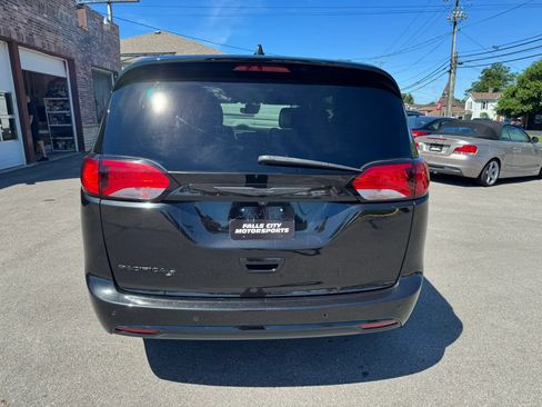 Used 2020 Chrysler Pacifica Touring-L Plus w/ Advanced Safetytec Group FWD image 14