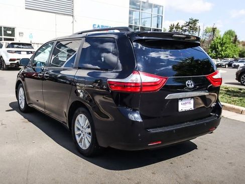 Used 2017 Toyota Sienna Limited Premium image 8