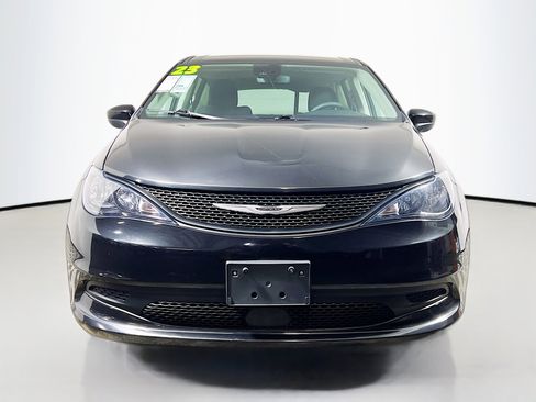 Used 2023 Chrysler Voyager LX image 11