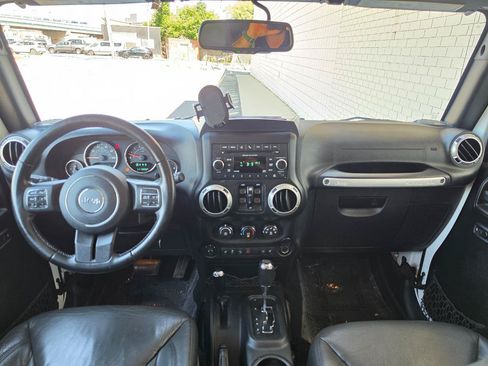 Used 2017 Jeep Wrangler Unlimited Sahara w/ Dual Top Group AWD/4WD image 13