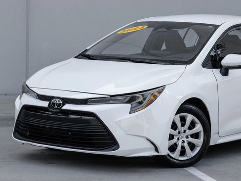 Used 2023 Toyota Corolla LE FWD image 7