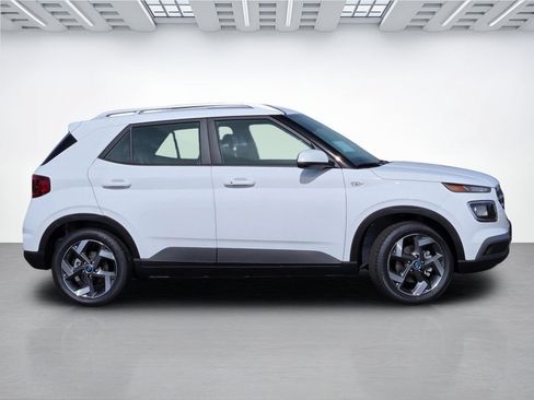 New 2026 Hyundai Venue SEL FWD image 3