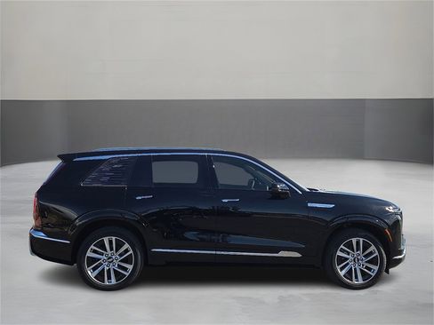 New 2026 Cadillac Vistiq Luxury w/ LPO, Floor Liner Package image 5