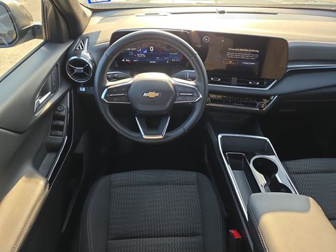 Used 2025 Chevrolet Equinox LT AWD/4WD image 19