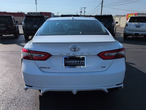 Used 2018 Toyota Camry SE w/ Audio Package FWD image 4